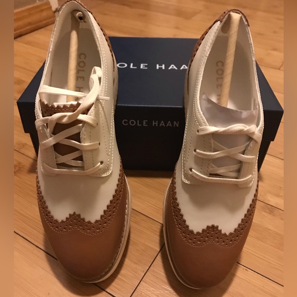 NWB Cole Haan Platform Wingtip Oxford 5.5 Tan/White - Picture 4 of 6